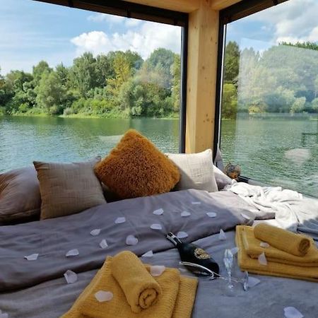 Готель Aquachill Houseboat & Wellness Ліптовски-Трновец Екстер'єр фото
