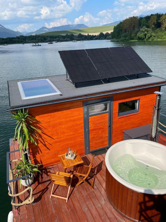 Готель Aquachill Houseboat & Wellness Ліптовски-Трновец Екстер'єр фото