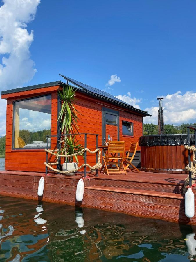 Готель Aquachill Houseboat & Wellness Ліптовски-Трновец Екстер'єр фото