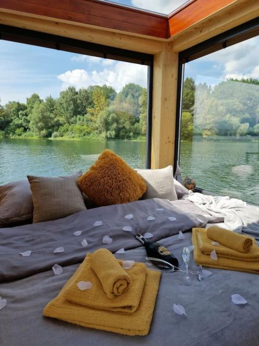 Готель Aquachill Houseboat & Wellness Ліптовски-Трновец Екстер'єр фото