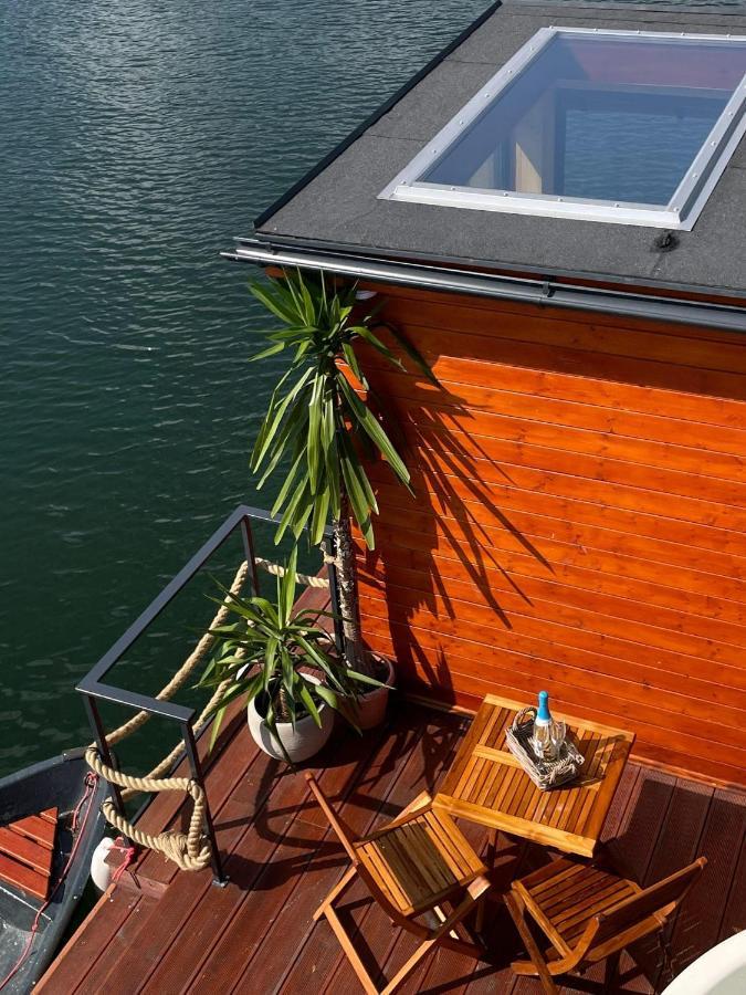 Готель Aquachill Houseboat & Wellness Ліптовски-Трновец Екстер'єр фото