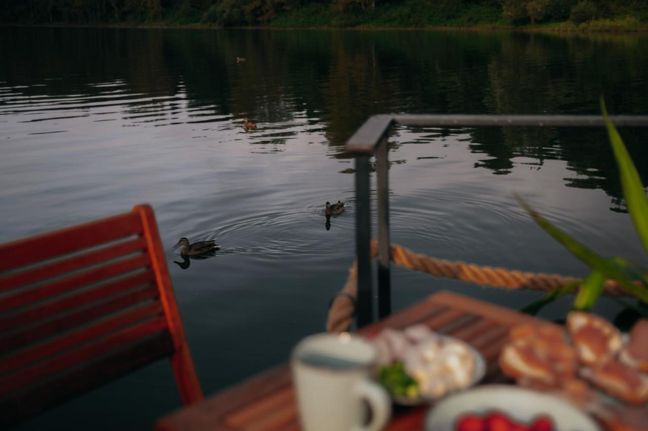 Готель Aquachill Houseboat & Wellness Ліптовски-Трновец Екстер'єр фото