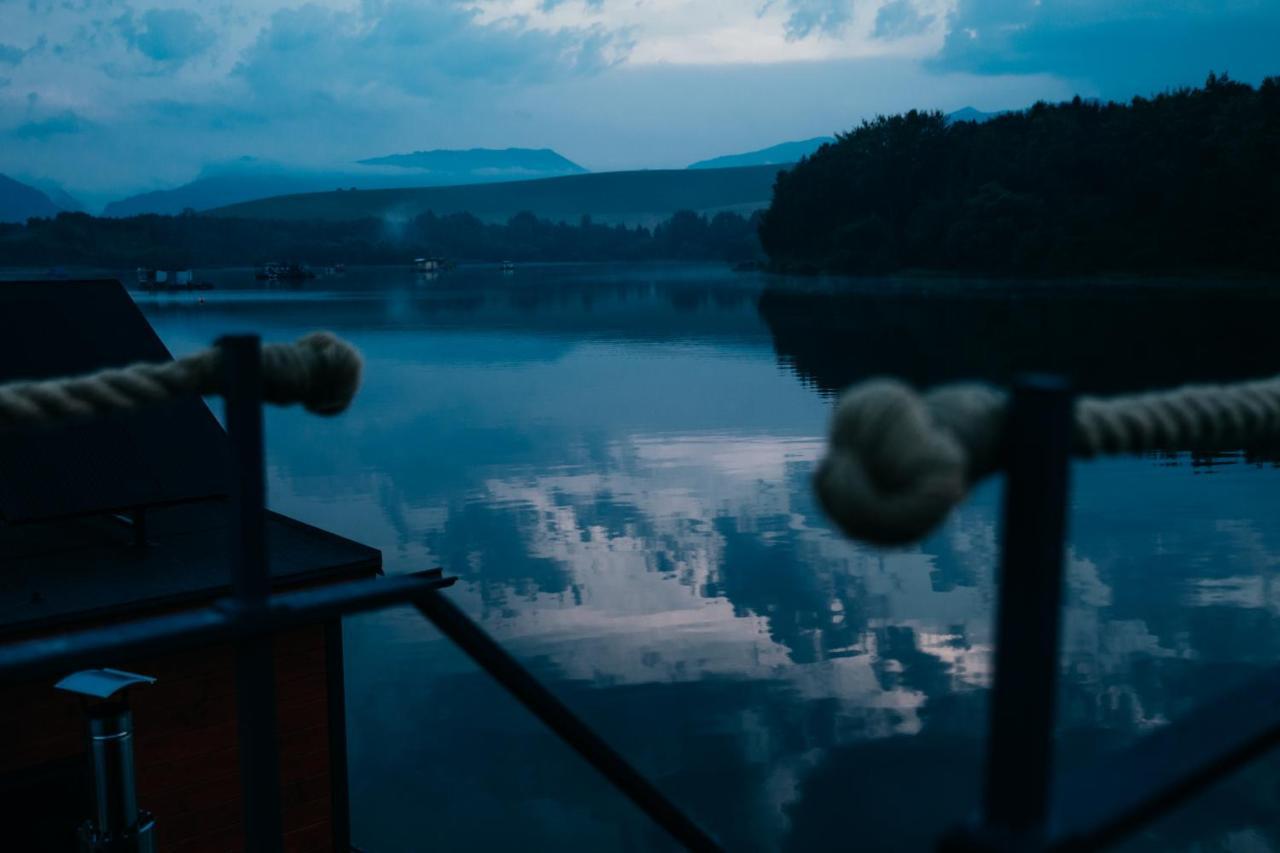 Готель Aquachill Houseboat & Wellness Ліптовски-Трновец Екстер'єр фото