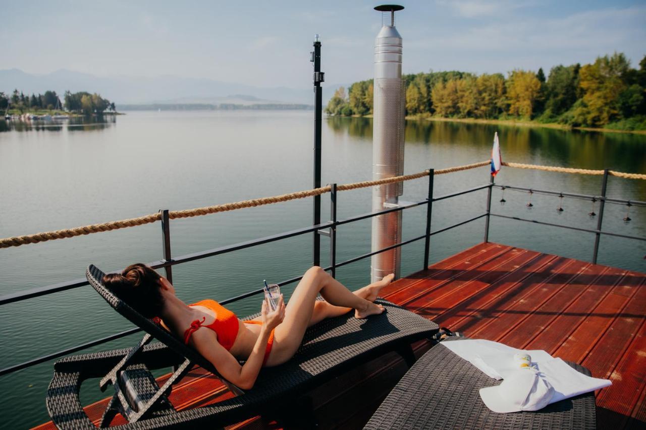 Готель Aquachill Houseboat & Wellness Ліптовски-Трновец Екстер'єр фото