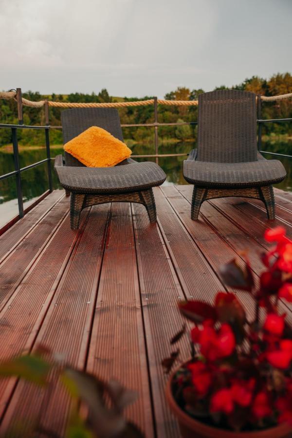 Готель Aquachill Houseboat & Wellness Ліптовски-Трновец Екстер'єр фото