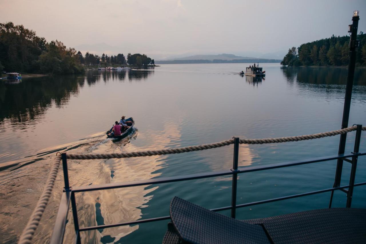 Готель Aquachill Houseboat & Wellness Ліптовски-Трновец Екстер'єр фото