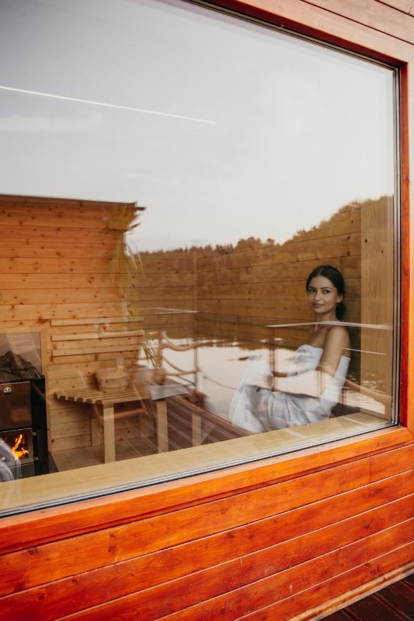 Готель Aquachill Houseboat & Wellness Ліптовски-Трновец Екстер'єр фото