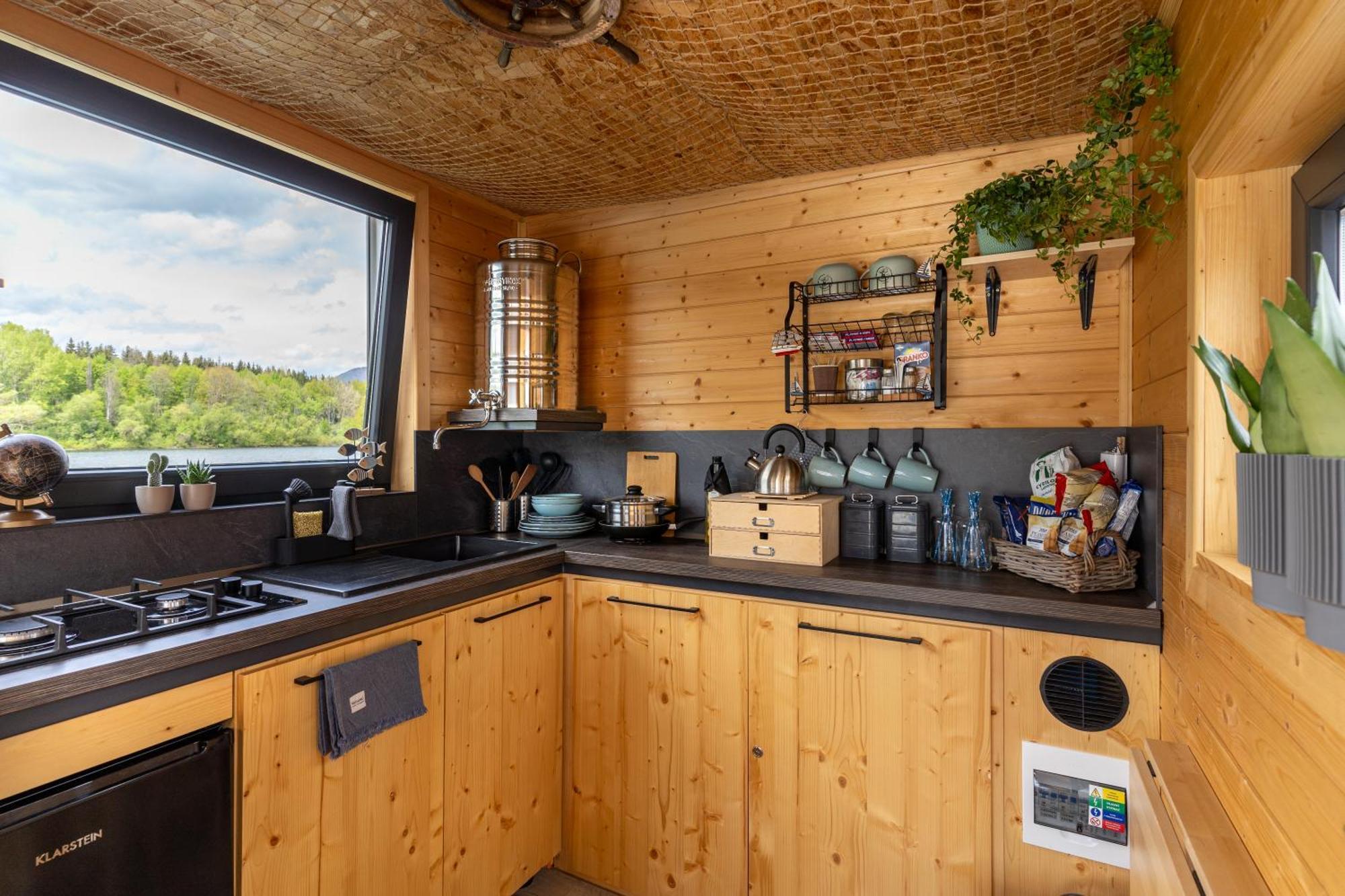 Готель Aquachill Houseboat & Wellness Ліптовски-Трновец Екстер'єр фото
