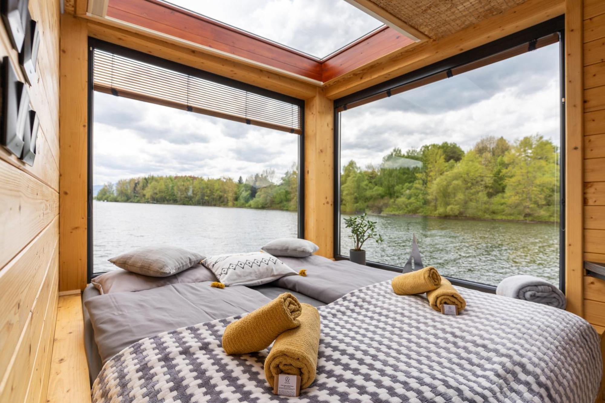 Готель Aquachill Houseboat & Wellness Ліптовски-Трновец Екстер'єр фото