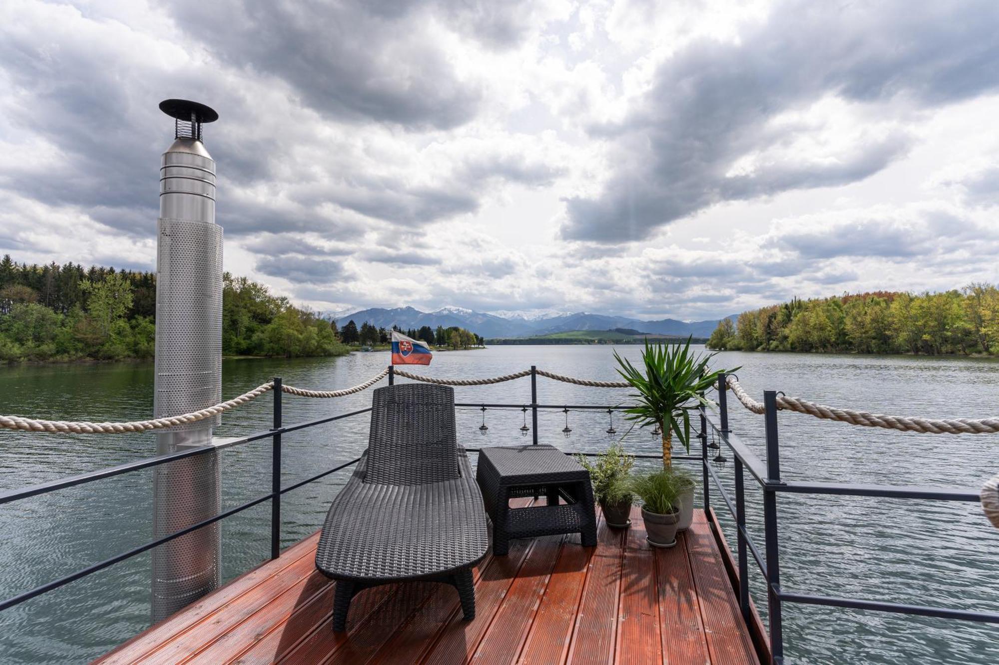 Готель Aquachill Houseboat & Wellness Ліптовски-Трновец Екстер'єр фото